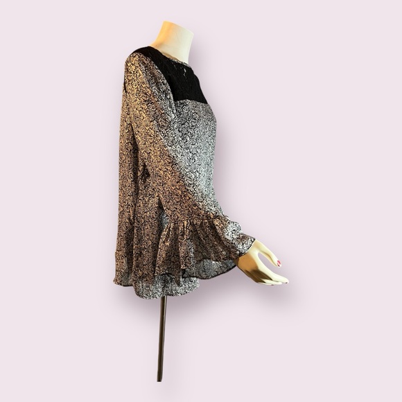 Rob & Ali from Dress Barn Women’s Angel Sleeve & Lace Shoulder Blouse Size XL - Picture 3 of 8